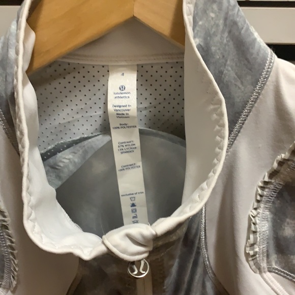 Lululemon rain jacket - Picture 3 of 5